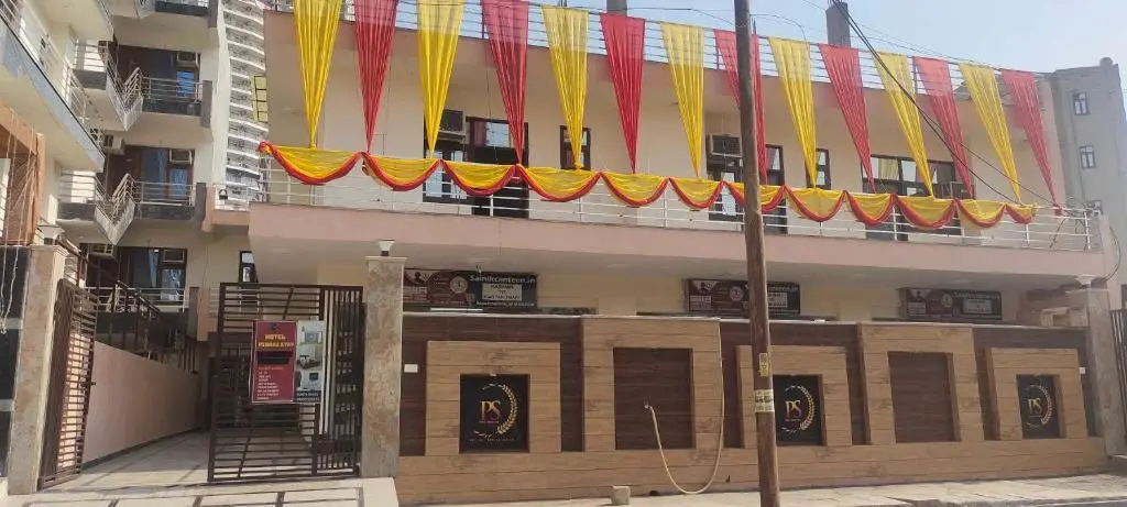 OYO Hotel Pinaki Stay Near Noida Sector 51 Metro Station — фото 1