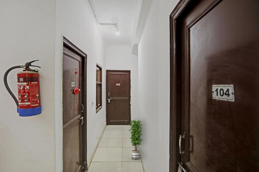 Collection O Mayank Guest House Near ISKCON Temple Noida — фото 1