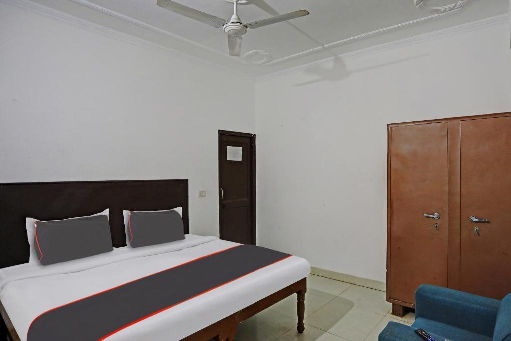 Нойда: Collection O Mayank Guest House Near ISKCON Temple Noida