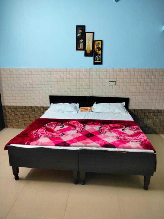 Большая Нойда: SPOT ON 701248 Deepanshi Guest House