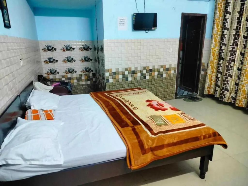 Большая Нойда: SPOT ON 701248 Deepanshi Guest House