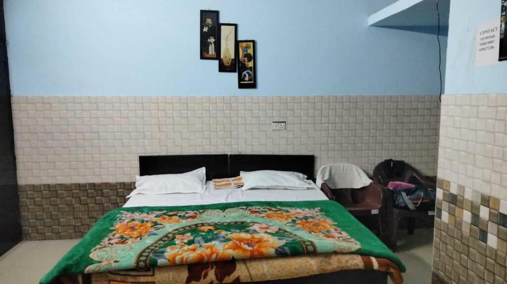 Большая Нойда: SPOT ON 701248 Deepanshi Guest House