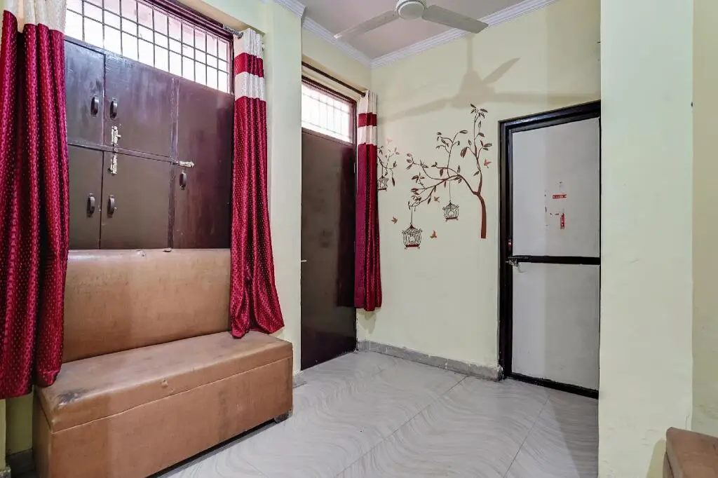 Нойда: OYO Flagship 77558 Baba Guest House