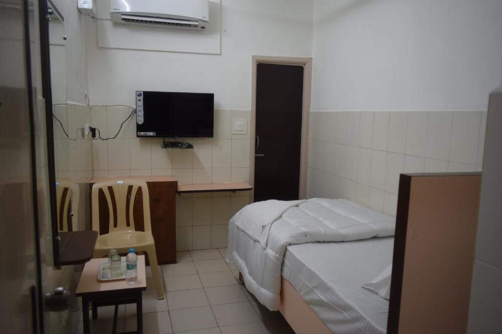 Гунтур: Athidhi Inn Guntur