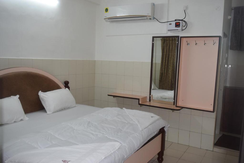 Гунтур: Athidhi Inn Guntur