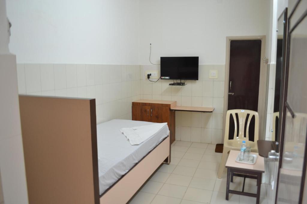 Гунтур: Athidhi Inn Guntur