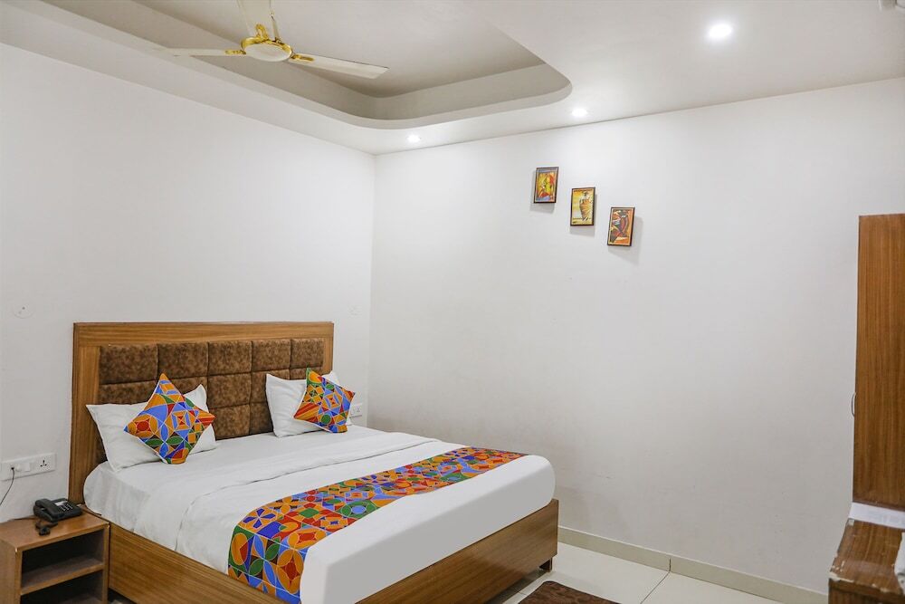 Нойда: Fabhotel Well Stay