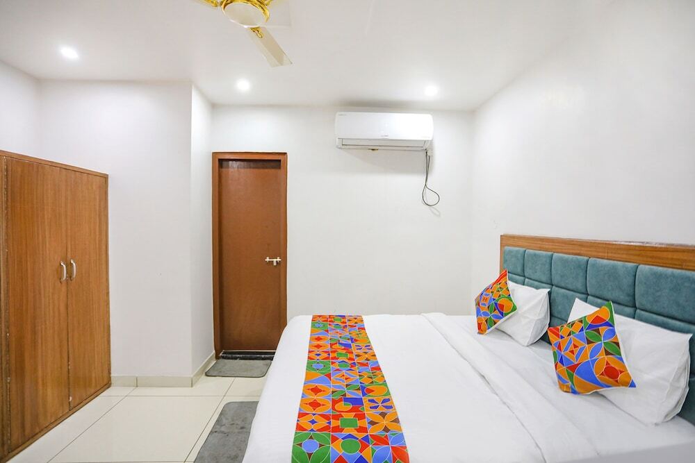 Нойда: Fabhotel Well Stay