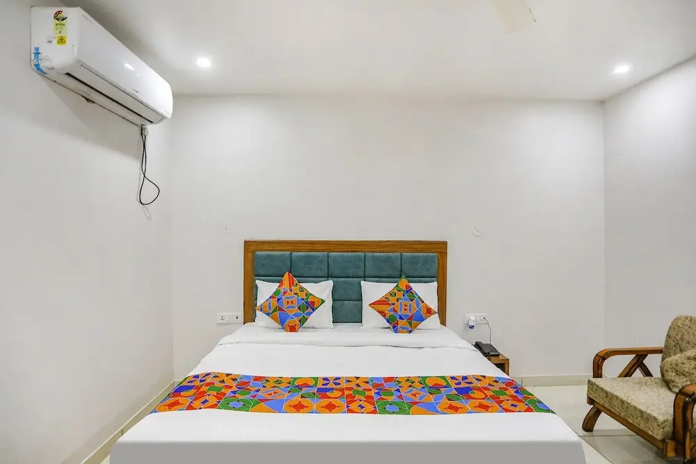 Нойда: Fabhotel Well Stay