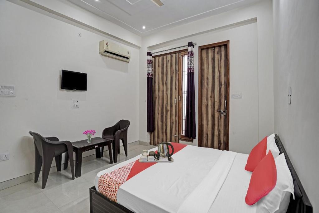 Нойда: Flagship Hotel Green Apple