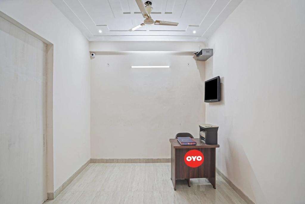 Нойда: Flagship Hotel Green Apple