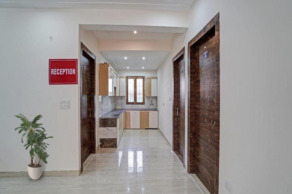 Нойда: Flagship Hotel Green Apple