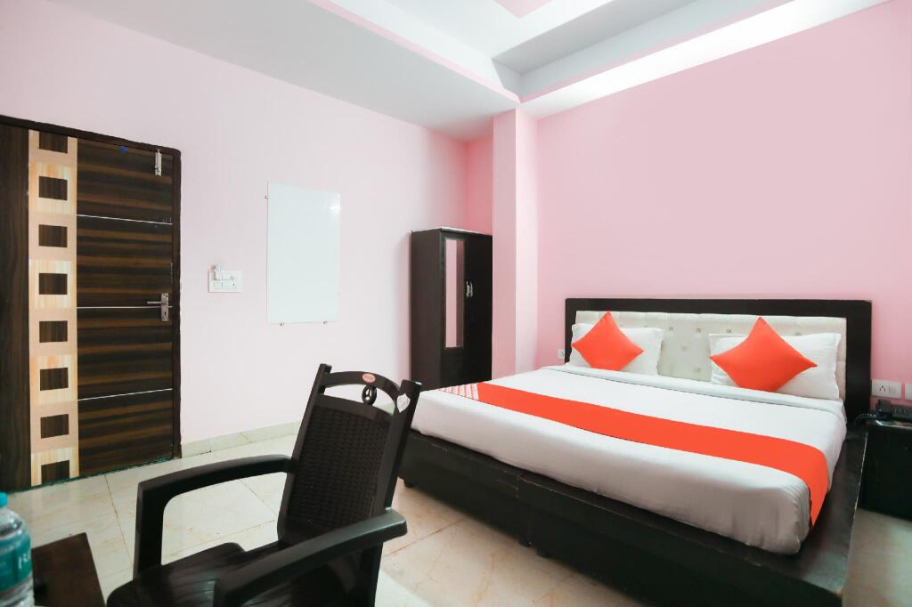 Нойда: OYO 69734 Hotel A S RESIDENCY