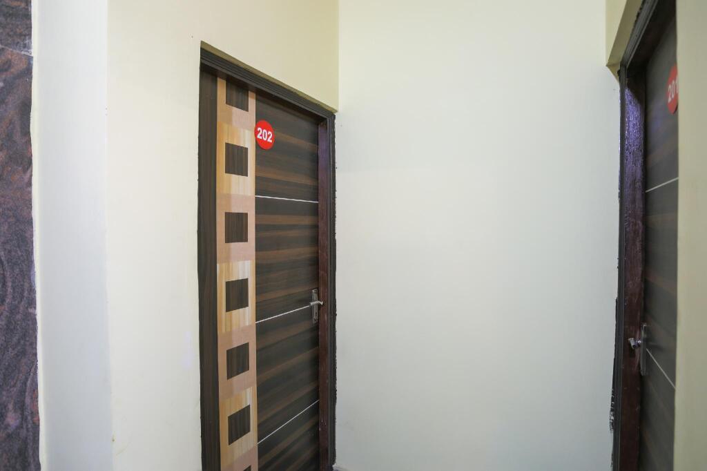 Нойда: OYO 69734 Hotel A S RESIDENCY