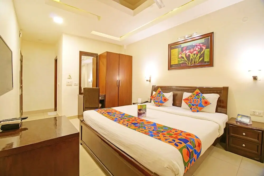 Гуруграм: OYO Rooms Cyber City Oakwood