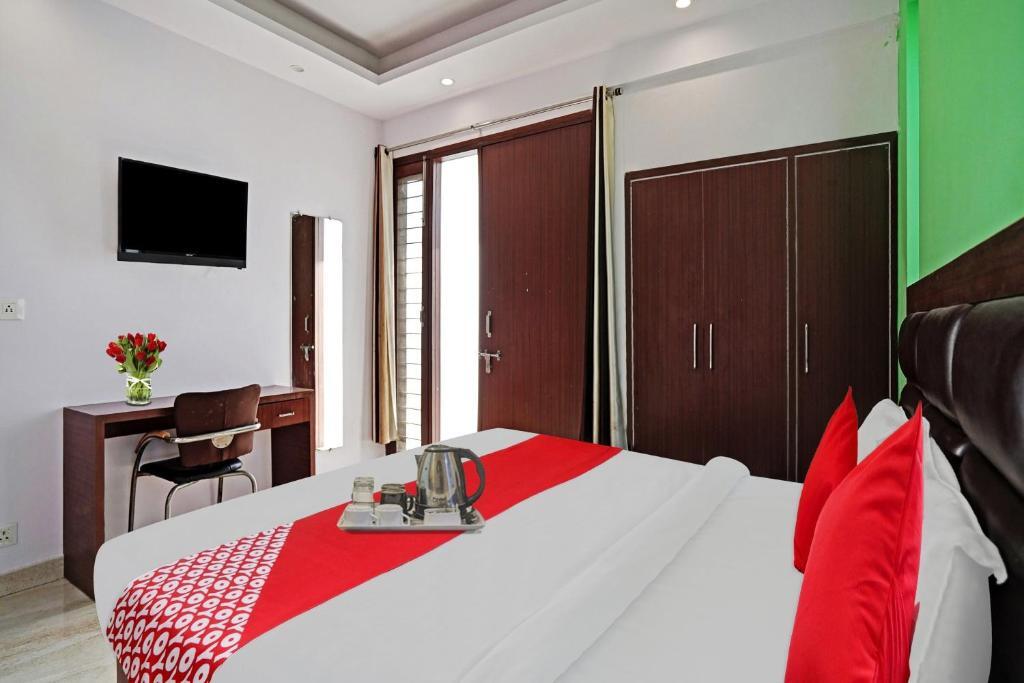 Нойда: Flagship Hotel Kailash Near Iskcon Temple Noida