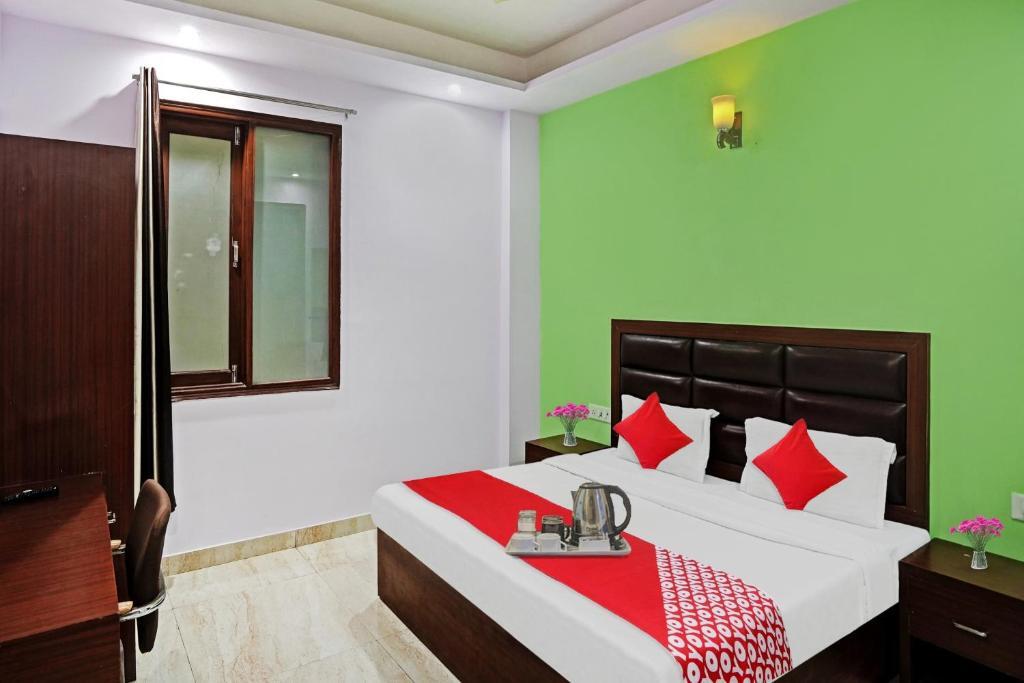 Нойда: Flagship Hotel Kailash Near Iskcon Temple Noida