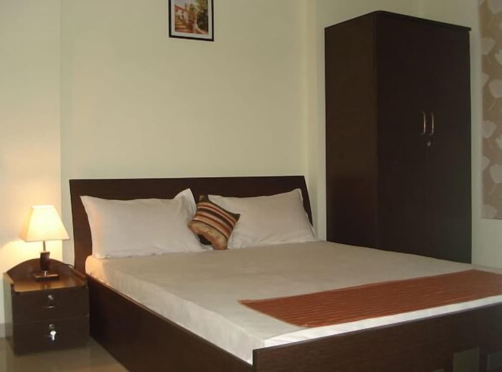 Ахмедабад: 10 Blossoms Hospitality Services