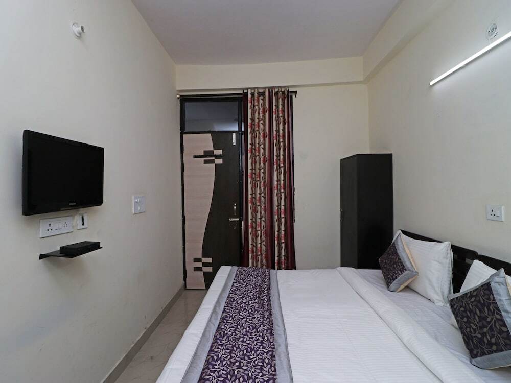 Нойда: Oyo 10663 Triage Home Stay