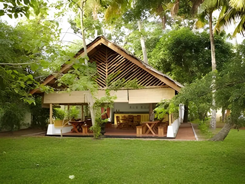 Куруппумтара: Sailing Club House