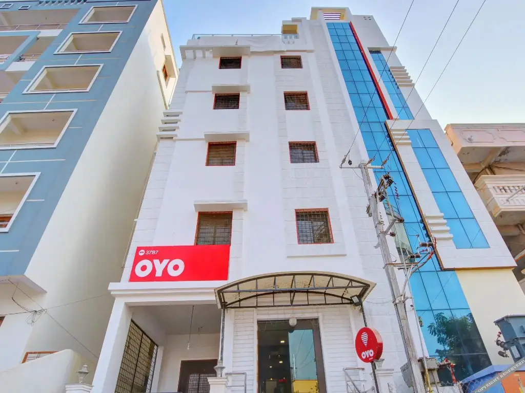 Шамшабад: Oyo 3787 9 Star Hotel