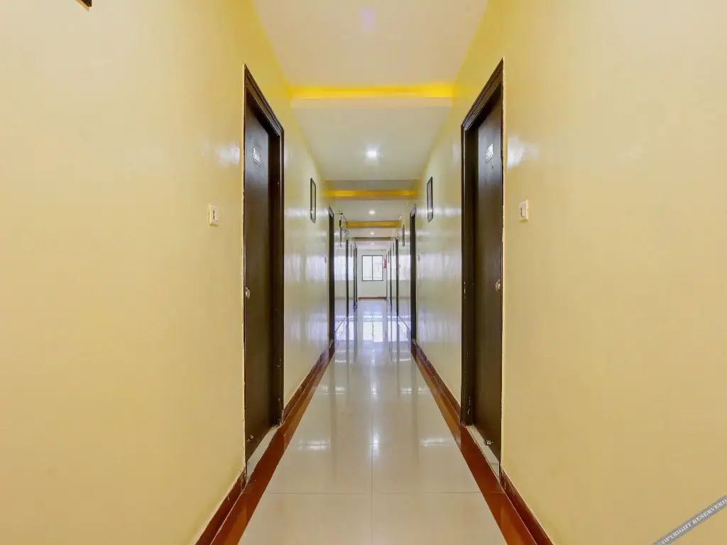 Шамшабад: Oyo 3787 9 Star Hotel