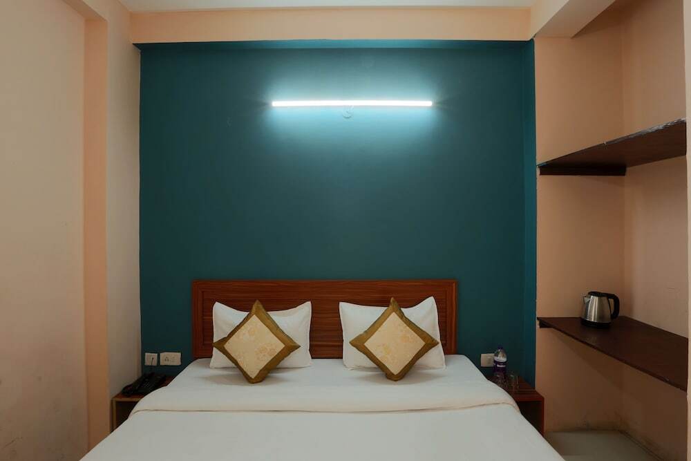 Нойда: Hotel Ginger Palace