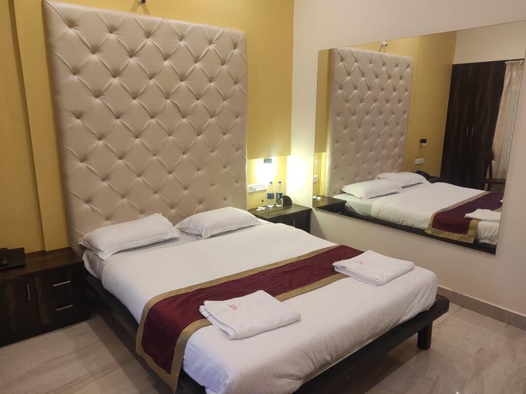 Ратнагири: Hotel Deepak Executive, Ganpatipule