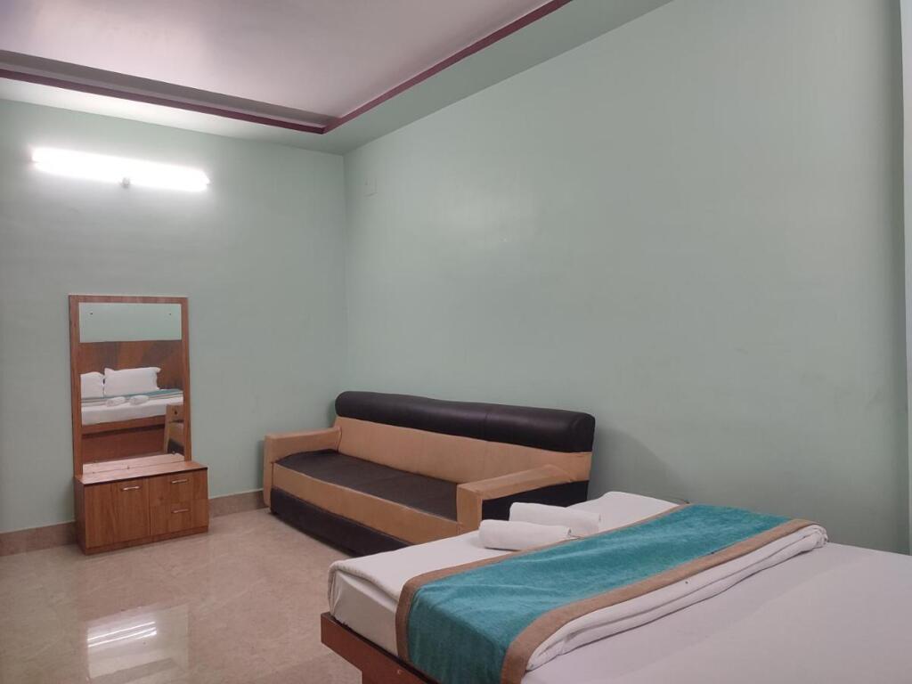 Куч-Бехар: Maa River View