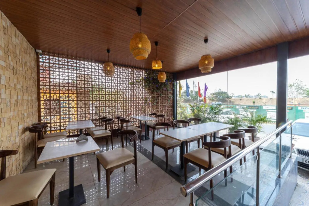 Chikkajala: Hotel Passport Inn