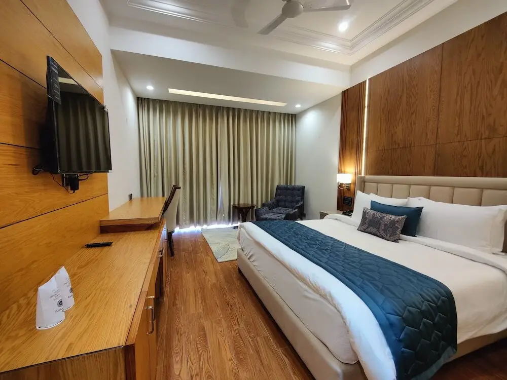 Дхарампур: Kaithal Resort - Kasauli