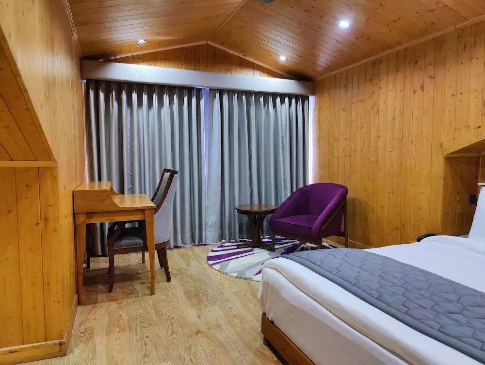 Дхарампур: Kaithal Resort - Kasauli
