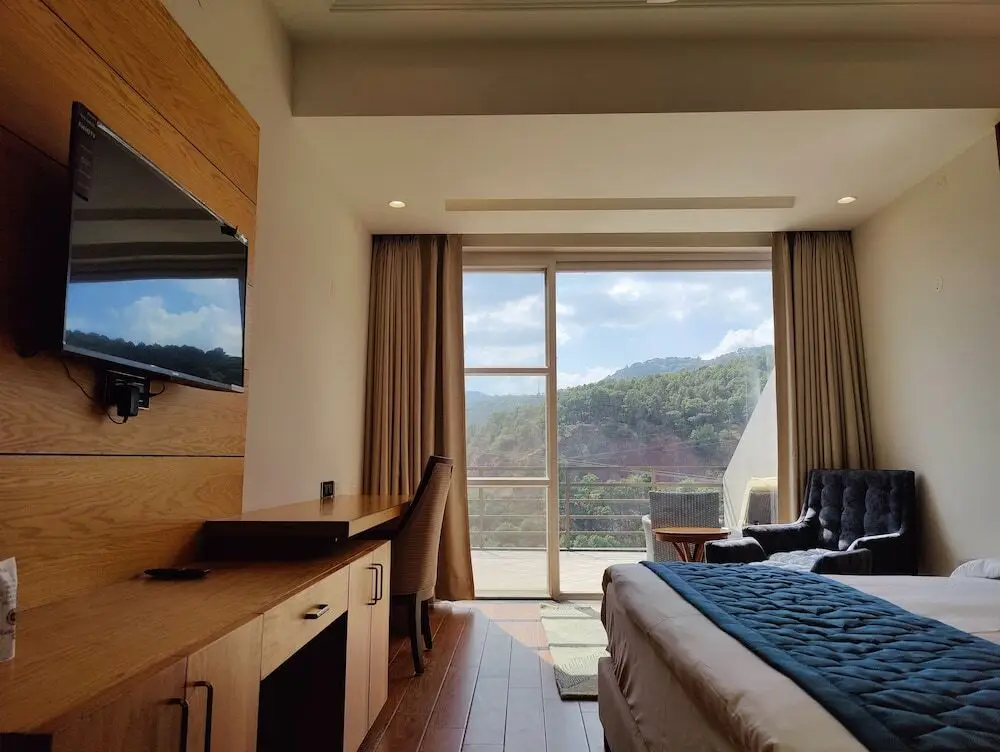 Дхарампур: Kaithal Resort - Kasauli