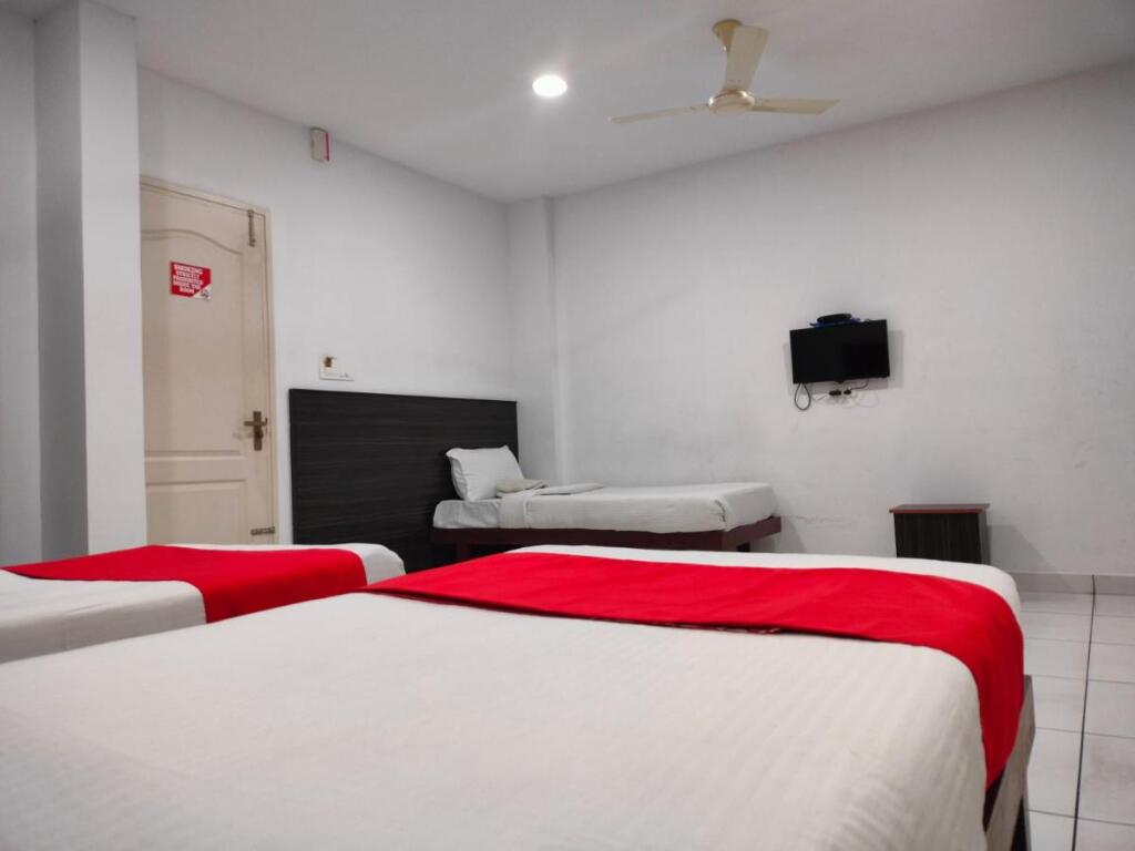 Куруппумтара: Kings Fort Rooms Thrippunithura