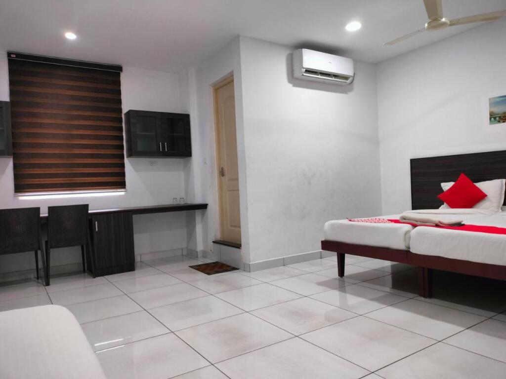 Куруппумтара: Kings Fort Rooms Thrippunithura
