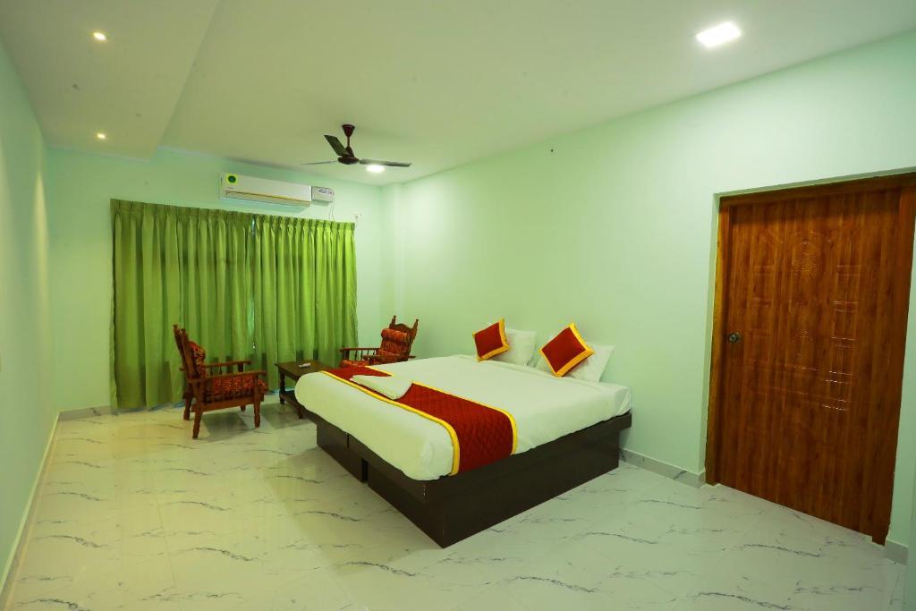 Eraniel: Hotel Rajeswari International