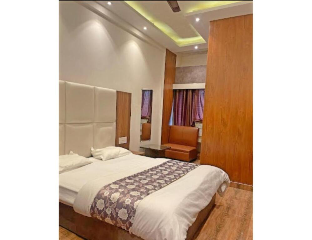 Файзабад: Hotel Royal Palm Inn