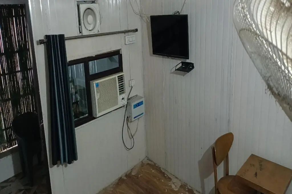 Фаридабад: OYO HOME 84041 Hotel Friontier