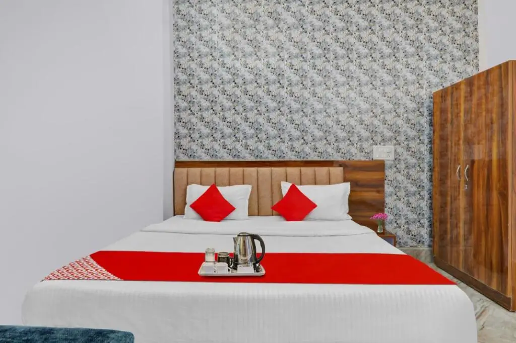 Горакхпур: OYO Flagship 703742 Hotel C.r.k Inn