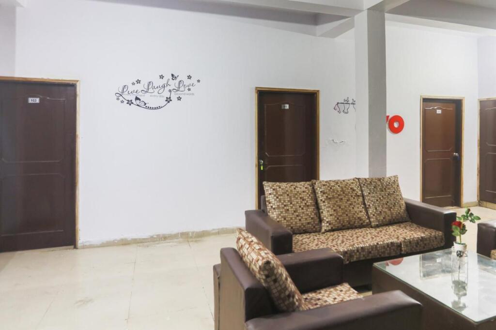 Большая Нойда: Hotel Krishna Vedanand Residency(NOD875)