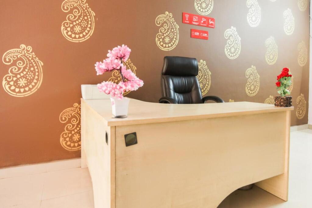 Большая Нойда: Hotel Krishna Vedanand Residency(NOD875)