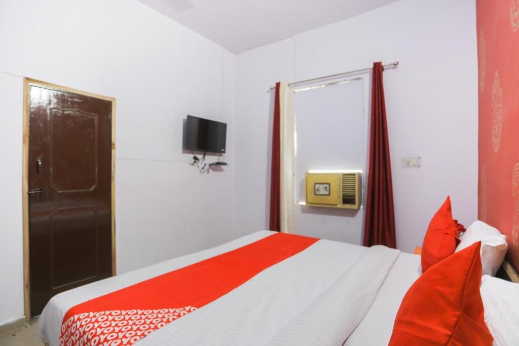 Большая Нойда: Hotel Krishna Vedanand Residency(NOD875)