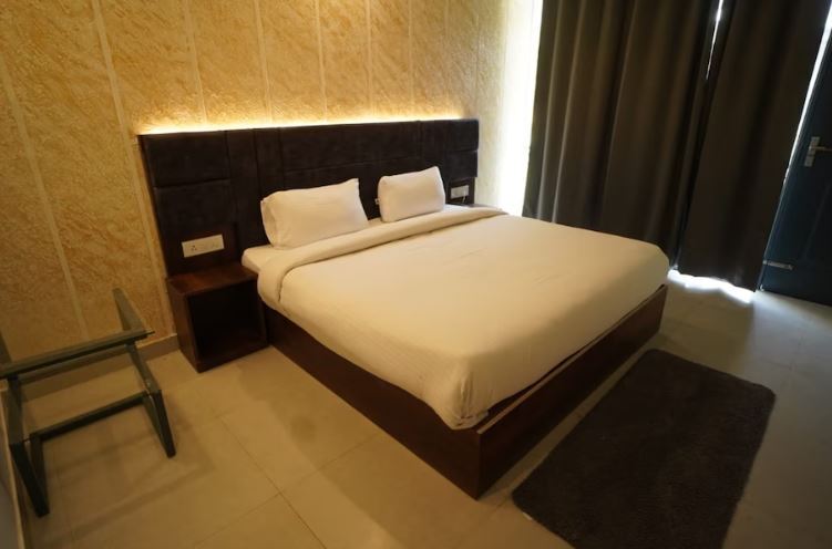 Гуруграм: Hotel Royal Galaxy 47