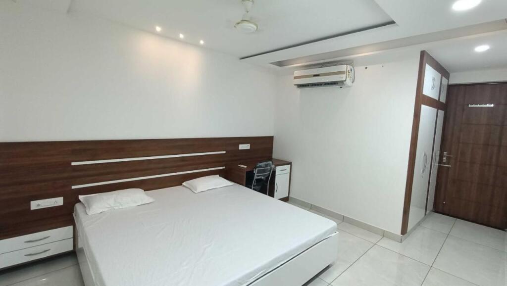 Ханзи: Oyo Home 89062 Ishwar Bharti Apartments