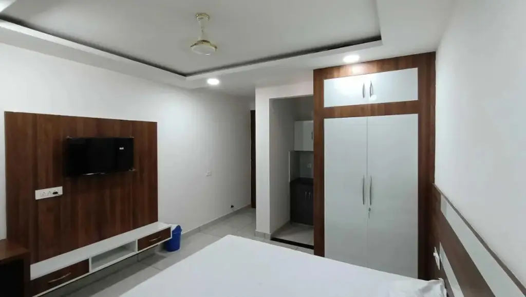Ханзи: Oyo Home 89062 Ishwar Bharti Apartments
