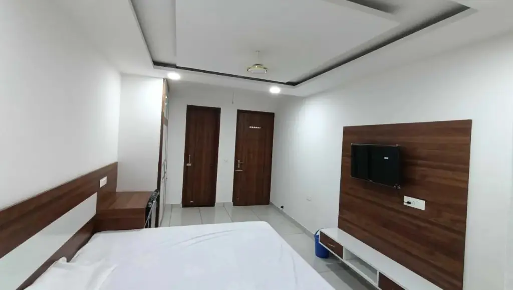 Ханзи: Oyo Home 89062 Ishwar Bharti Apartments