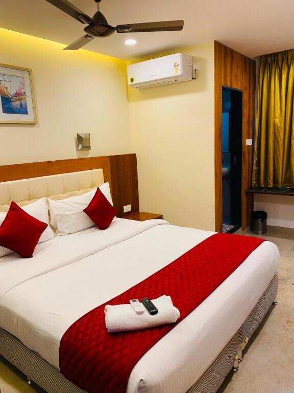 Хидерабад: OYO Flagship 808083 Hotel R Square