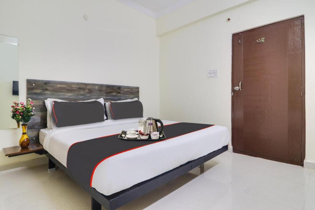Хидерабад: Collection O 703031 Hotel Rio Kondapur