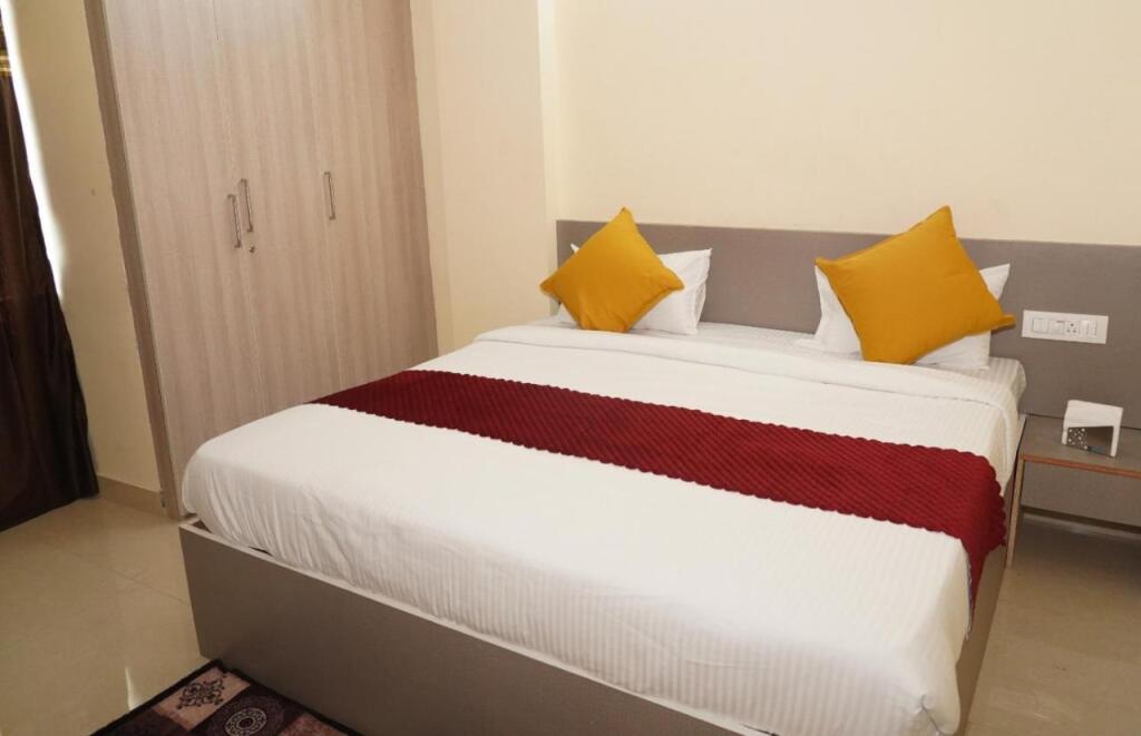 Хидерабад: Hotel Royal Suites And Rooms