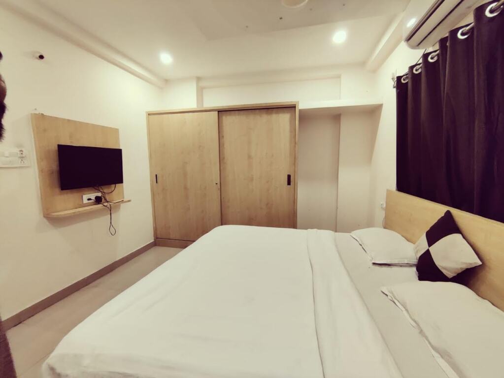 Хидерабад: iROOMZ P Homes